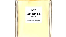 Eau premi&#232;re, inovovaná verze klasického Chanel No 5, obsahuje mimo jiné...