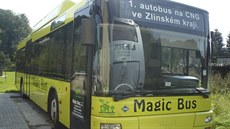 Nový autobus na plyn mohou cestující vyuít na nov zavedené lince . 9.