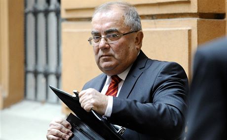 Bývalý éf Odvního podniku Prostjov Frantiek Tuhý elí u krajského soudu v Brn obalob ze zpronevry 26 milion korun.