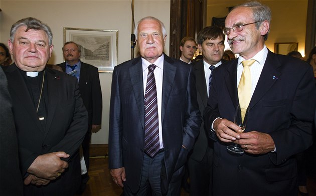 Kardinál Dominik Duka, exprezident Václav Klaus a Jaroslav Lobkowicz (30. 9.