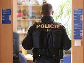 Policejní zásah při sbírání dokumentace k zakázkám. Policejní zásah při sbírání dokumentace k zakázkám.