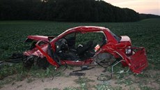 Tragická nehoda dvou osobních aut na silnici 1/35 u Sadové mezi Hoicemi a...