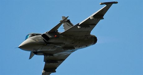 ádná bomba nebo výbuch v naftových dolech. O povyk se postaraly dva letouny JAS-39 Gripen.