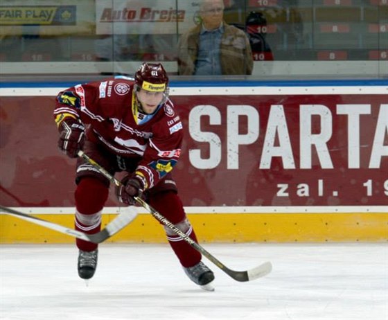 STELEC. Sparanský hokejový útoník Luká Klimek má na zaátku extraligy formu.