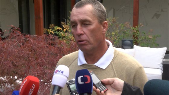 POD PALBOU OTÁZEK. Ivan Lendl v poslední dob asto elí otázkám ohledn jeho trenérské budoucnosti. Zatím se vak nikoho kouovat nechystá. Ilustraní snímek.