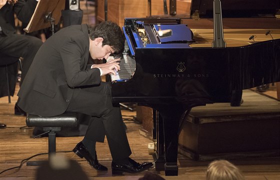 Klavírista Behzod Abduraimov na zahajovacím koncertu eské filharmonie (2....