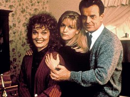 Grace Zabriskie, Sheryl Lee a Ray Wise v seriálu Msteko Twin Peaks (1990)