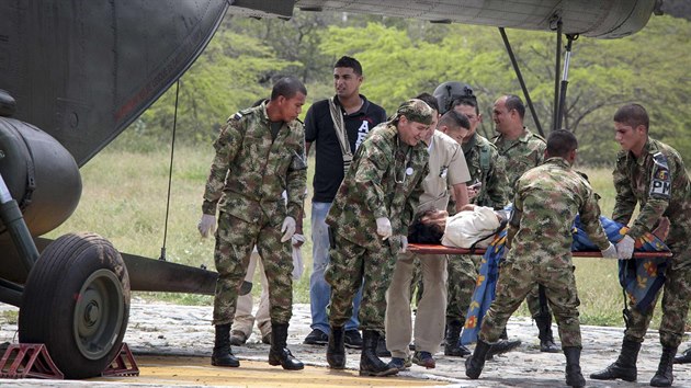 Kolumbijt zchrani nakldaj rann do vrtulnku po zsahu bleskem.