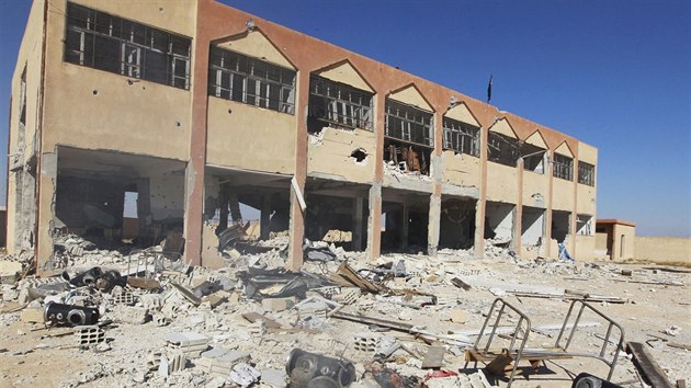 Ponien budova koly na pedmst Kobani (7. jna 2014).