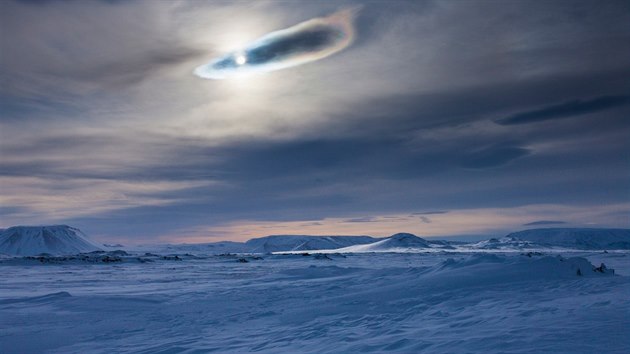 Zamrzl jezero Mvatn na Islandu. Nehostinnou krajinu, kterou brzd Mance Njezdnk, vyuvali filmai vhradn v lt.