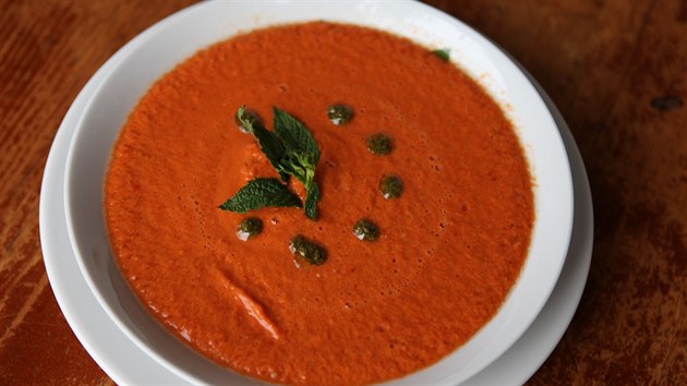 panlsk gazpacho pipraven v raw foodov restauraci jen z rajat.