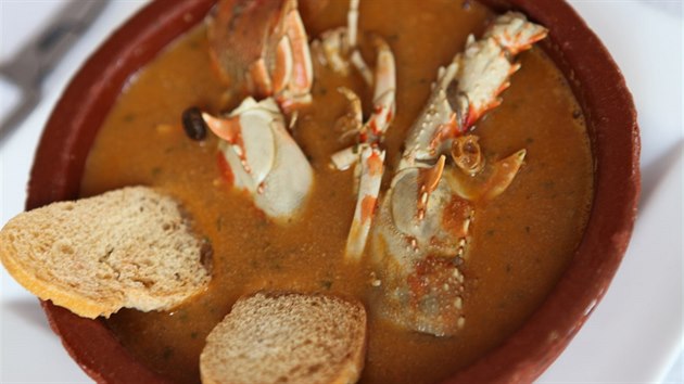 Velmi populární polévka na Menorce pipravená z langust.