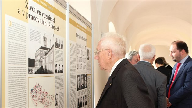 V Umleckm centru Univerzity Palackho v Olomouci zaala nov vstava Diktatura versus nadje. Ukazuje, jak totalitn reim v eskoslovensku utlaoval crkev.