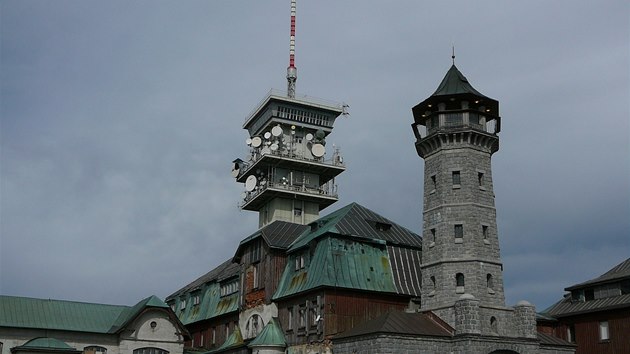 Klnovec, nejvy hora Krunch hor. Z trojice hotel, restaurace, rozhledna zde dnes u slou jen rozhledna.