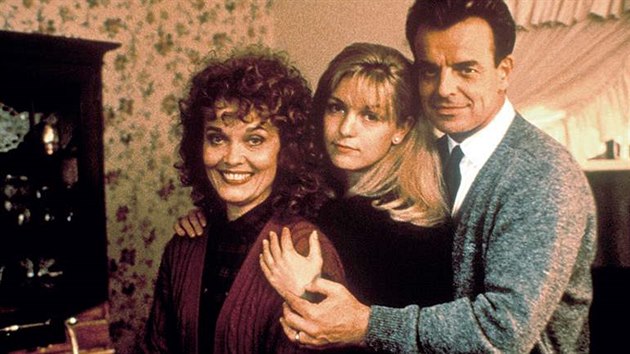 Grace Zabriskie, Sheryl Lee a Ray Wise v seriálu Městečko Twin Peaks (1990)