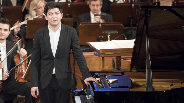 Klavrista Behzod Abduraimov na zahajovacm koncertu esk filharmonie (2. jna 2014)