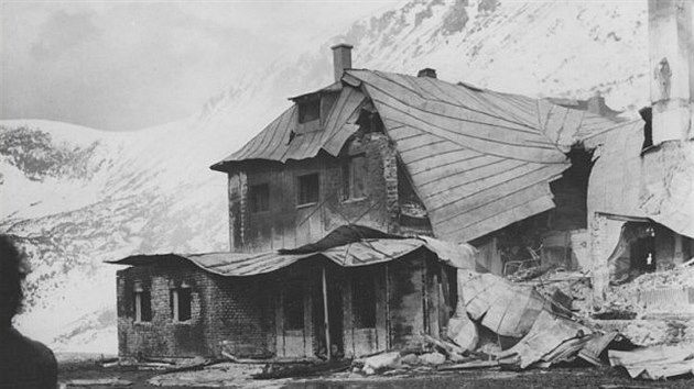 Kemarsk chata shoela 7. jna 1974. Pinou byla zvada na dieselovm agregtu. 