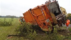 idi osobního vozidla se v pondlí dopoledne na silnici mezi Sokolovem a...