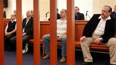 Ivo Růžička, Jaromír Pustina, Michal Hlaváček a Ivor Thír (zleva) usedli na... Ivo Růžička, Jaromír Pustina, Michal Hlaváček a Ivor Thír (zleva) usedli na...