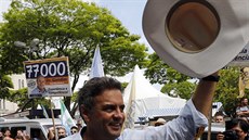 Kandidát na brazilského prezidenta Aécio Neves da Cunha se svými píznivci (1....