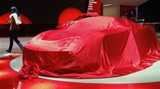 Hodiny před otevřením autosalonu Paříž Hodiny před otevřením autosalonu Paříž