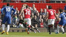 MÁM TO! David De Gea, branká fotbalist Manchesteru United, chytil penaltu,...