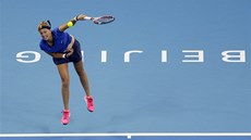 NA SERVISU. Petra Kvitová ve finále turnaje v Pekingu. 