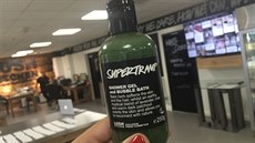 Takto vypadá konený produkt, který jsme vyrobili v Lush Kitchen. Sprchový gel...