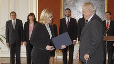 Prezident Milo Zeman jmenoval Karlu lechtovou do funkce ministryn pro místní