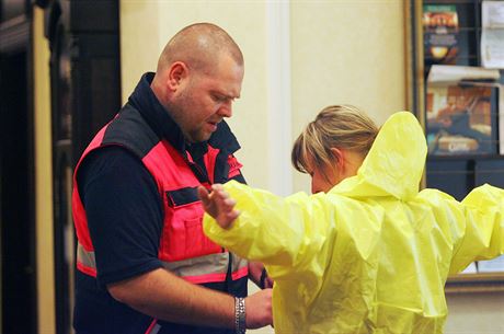 K pacientce s infekním onemocnním vyjídli záchranái v Karlových Varech.