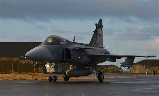 Letoun JAS-39 Gripen eských vzduných sil v islandském Keflavíku