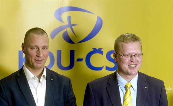 Pedseda KDU-SL Pavel Blobrádek (vpravo) a lídr praské kandidátky Jan Wolf...