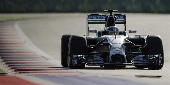 Lewis Hamilton na trati Velké ceny Ruska v Soi.