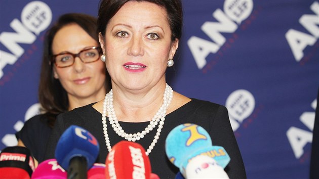 Jednm ze len vyjednvacho tmu, kter m domluvit koalici v Praze, je za ANO Radmila Kleslov. V pozad je kandidtka na primtorku Adriana Krnov. (11. jna 2014)