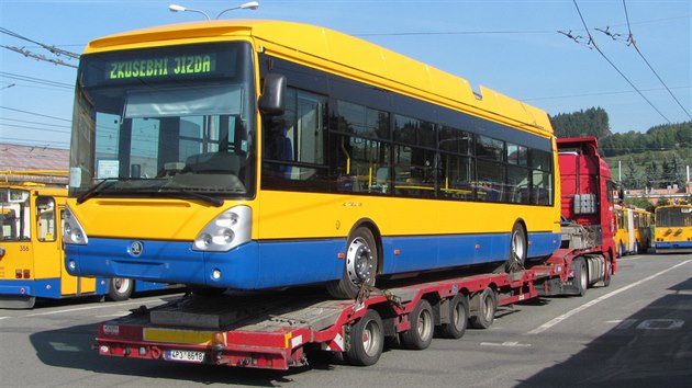 Jeden z novch trolejbus, kter nyn podila Dopravn spolenost Zln - Otrokovice.