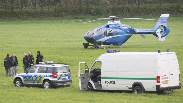 Hasii sledovali por z policejnho vrtulnku, kter je vybaven termoviz.