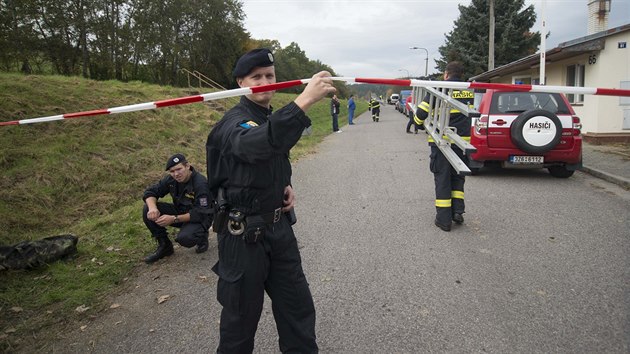 Do okol vbuchu policist jet nkolik dn nebudou poutt veejnost.