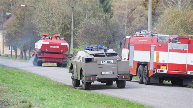 K troskm muninho skladu ve Vrbticch vyjela pyrotechnick kolona s obrnnmi vozy i specilnm tankem.