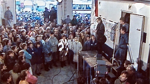 Pracovnci eskoslovensk televize v garch budov na Kavch horch v listopadu 1989 (15. 10. 2014).