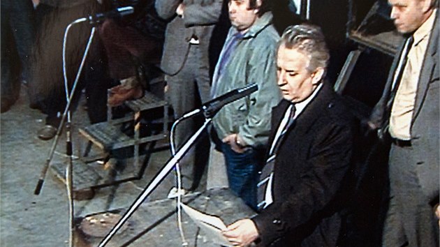 Pracovnci eskoslovensk televize v garch budov na Kavch horch v listopadu 1989.