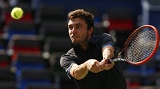 Gilles Simon v utkání s Tomáem Berdychem na turnaji v anghaji.