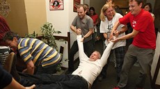 Představitelé a příznivci hnutí PRO! Ústí dávají v ústecké restauraci U Vlka... Představitelé a příznivci hnutí PRO! Ústí dávají v ústecké restauraci U Vlka...