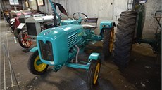 Expozice historických traktor Zemdlského muzea v áslavi