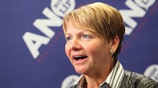 Nově zvolená senátorka za Louny Zdeňka Hamousová při tiskové konferenci hnutí... Nově zvolená senátorka za Louny Zdeňka Hamousová při tiskové konferenci hnutí...