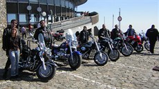 Motoklub Jestřábí jezdci z Radvanic na Trutnovsku na vyjížďce v Liberci. Motoklub Jestřábí jezdci z Radvanic na Trutnovsku na vyjížďce v Liberci.