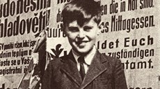 Petr Ginz byl v roce 1942 deportován do Terezína. O dva roky později zahynul v... Petr Ginz byl v roce 1942 deportován do Terezína. O dva roky později zahynul v...