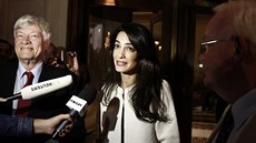 Amal Clooney má Aténám pomoci získat zpt Elginovy mramory.