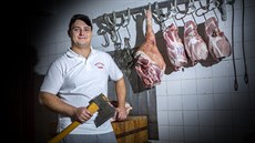 OCENĚNÝ ŘEZNÍK. Radek Šerý z Brumova-Bylnice dělá v rodinném řeznictví uzený... OCENĚNÝ ŘEZNÍK. Radek Šerý z Brumova-Bylnice dělá v rodinném řeznictví uzený...