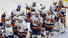 Hokejisté New Yorku Islanders slaví vítzství, vychytal ho slovenský golman...