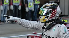 Lewis Hamilton se raduje z vítzství ve Velké cen Ruska